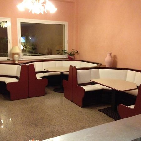 Hotel Rivamare Only Room Breakfast Cervia Bagian luar foto