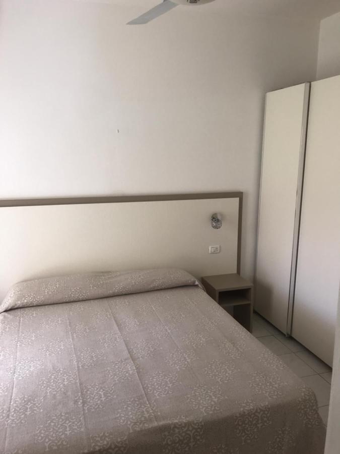 Hotel Rivamare Only Room Breakfast Cervia Bagian luar foto