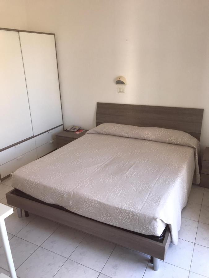 Hotel Rivamare Only Room Breakfast Cervia Bagian luar foto