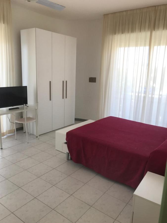 Hotel Rivamare Only Room Breakfast Cervia Bagian luar foto