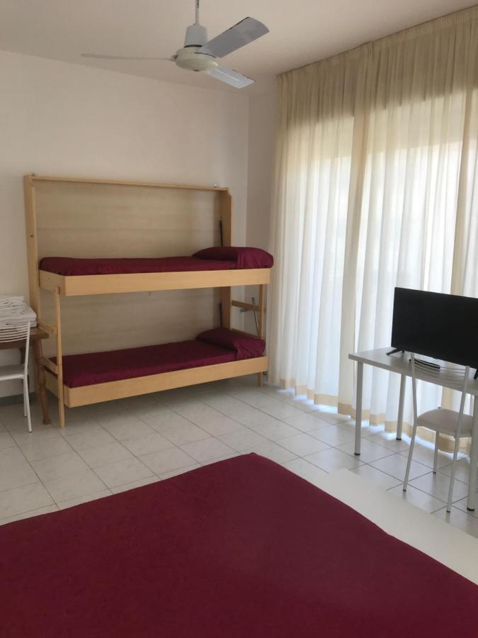 Hotel Rivamare Only Room Breakfast Cervia Bagian luar foto