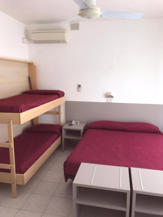 Hotel Rivamare Only Room Breakfast Cervia Bagian luar foto