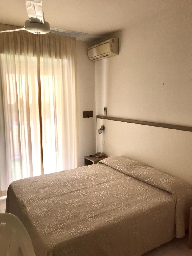 Hotel Rivamare Only Room Breakfast Cervia Bagian luar foto