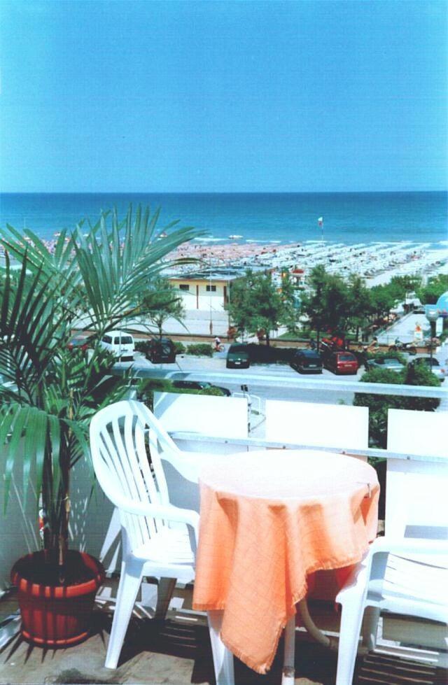 Hotel Rivamare Only Room Breakfast Cervia Bagian luar foto