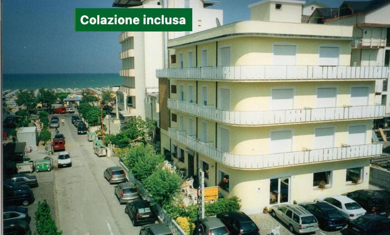 Hotel Rivamare Only Room Breakfast Cervia Bagian luar foto