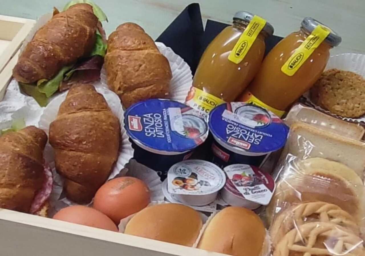 Hotel Rivamare Only Room Breakfast Cervia Bagian luar foto