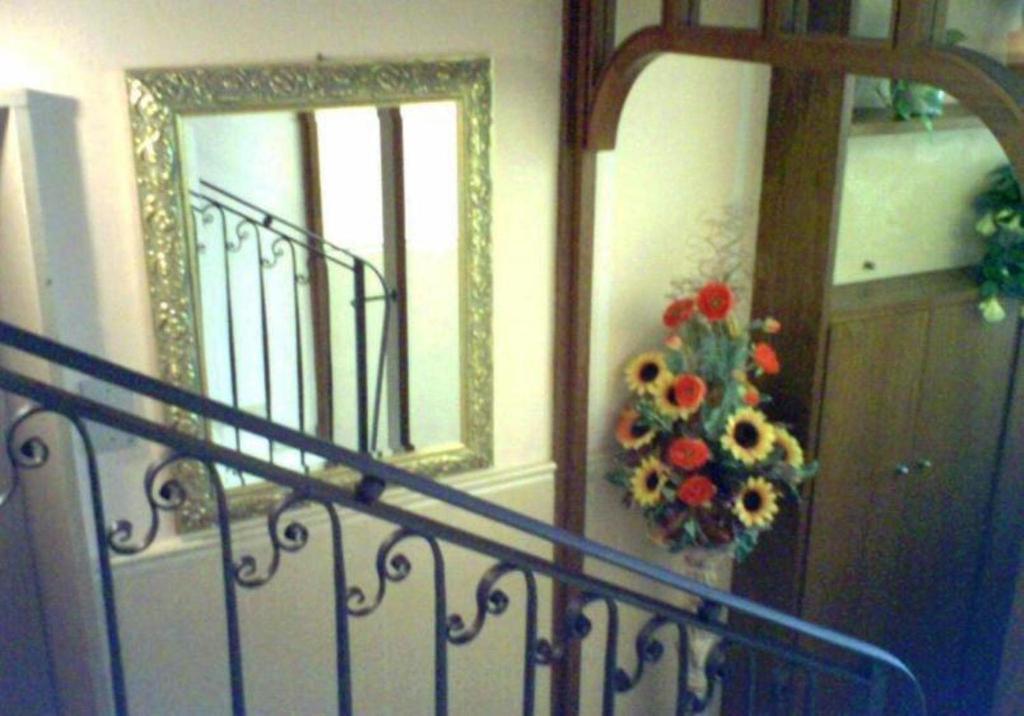 Hotel Rivamare Only Room Breakfast Cervia Bagian luar foto