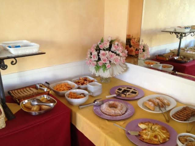 Hotel Rivamare Only Room Breakfast Cervia Bagian luar foto