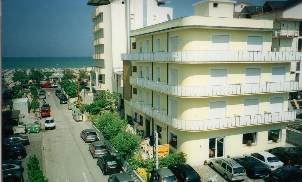 Hotel Rivamare Only Room Breakfast Cervia Bagian luar foto